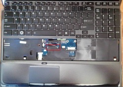 Remove Toshiba SatelliteA300 A305 keyboard-4