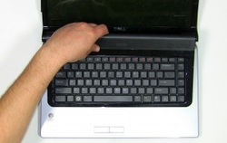 Replace Dell Studio 1555 Keyboard-2